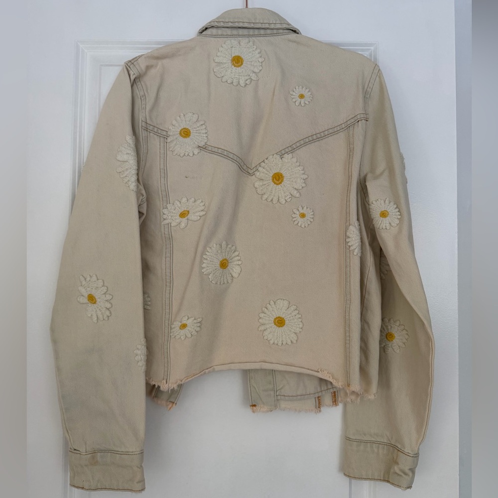 Blank NYC Daisy Embroidered Denim Jacket – Size M – Cream Floral Jacket - Picture 8 of 8